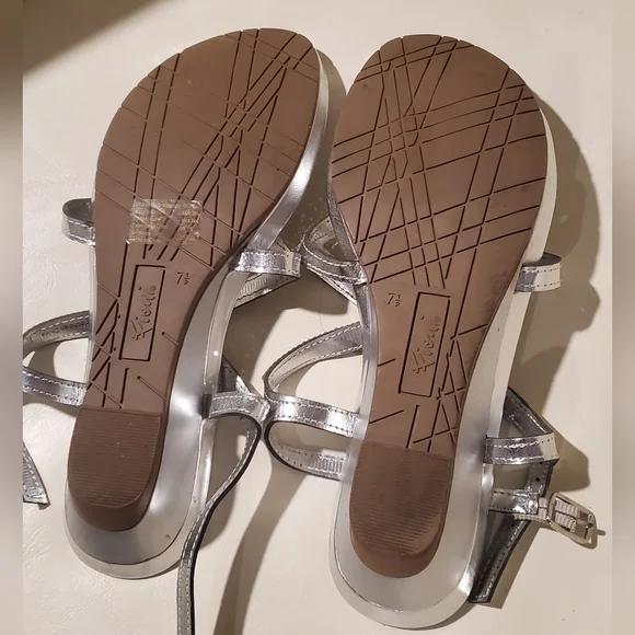 7.5 Fioni Silver Gem Sandals ✨ Low Heel ~ Party & Prom Ready - Picture 3 of 3